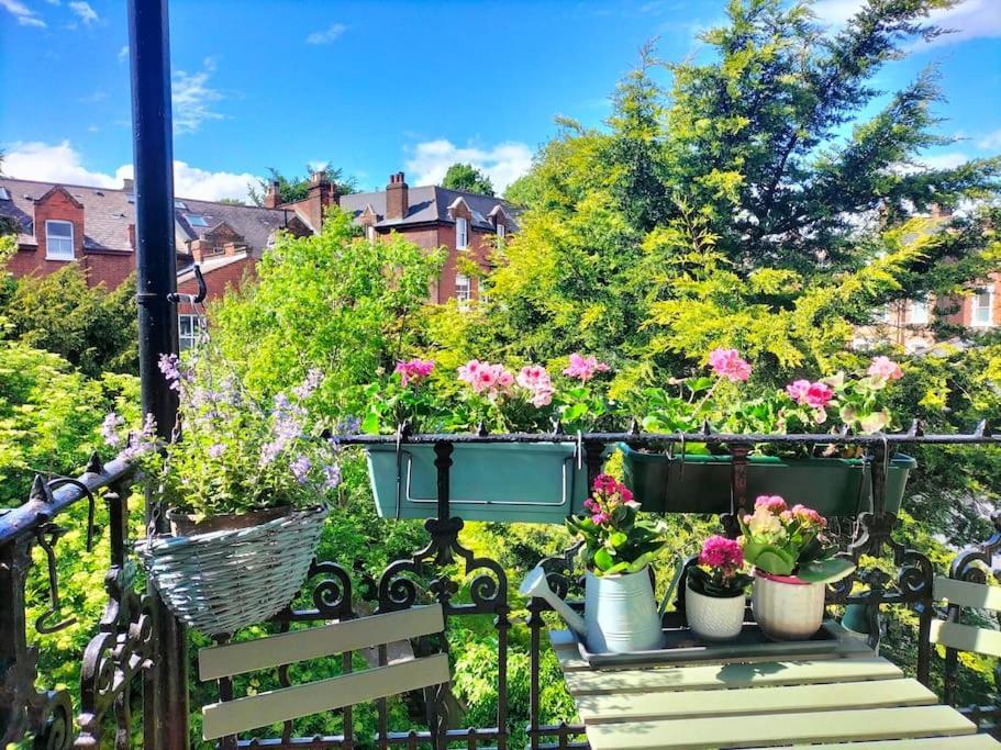 Апартаменты Charming London With Balcony Экстерьер фото